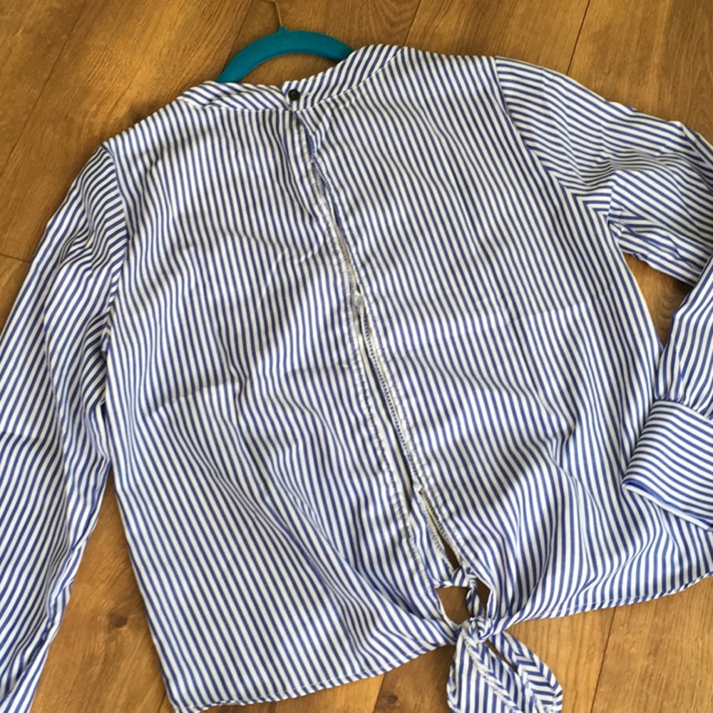 OPEN BACK & TIE FRONT TOP - Picture 7 of 8